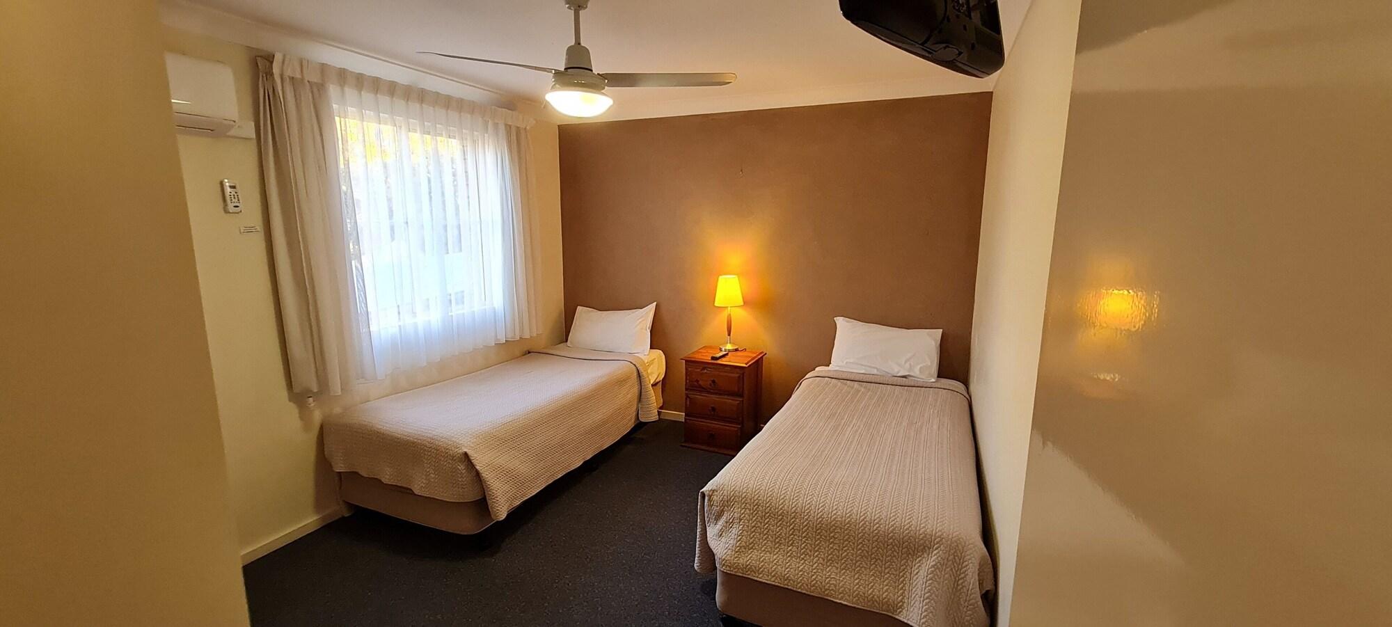 Golf Links Motel แทมเวิร์ธ ภายนอก รูปภาพ
