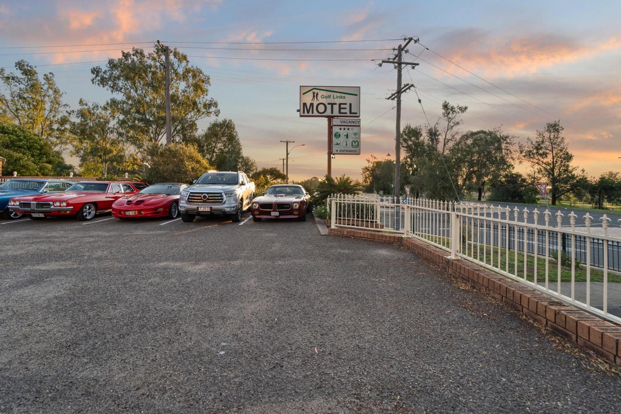 Golf Links Motel แทมเวิร์ธ ภายนอก รูปภาพ