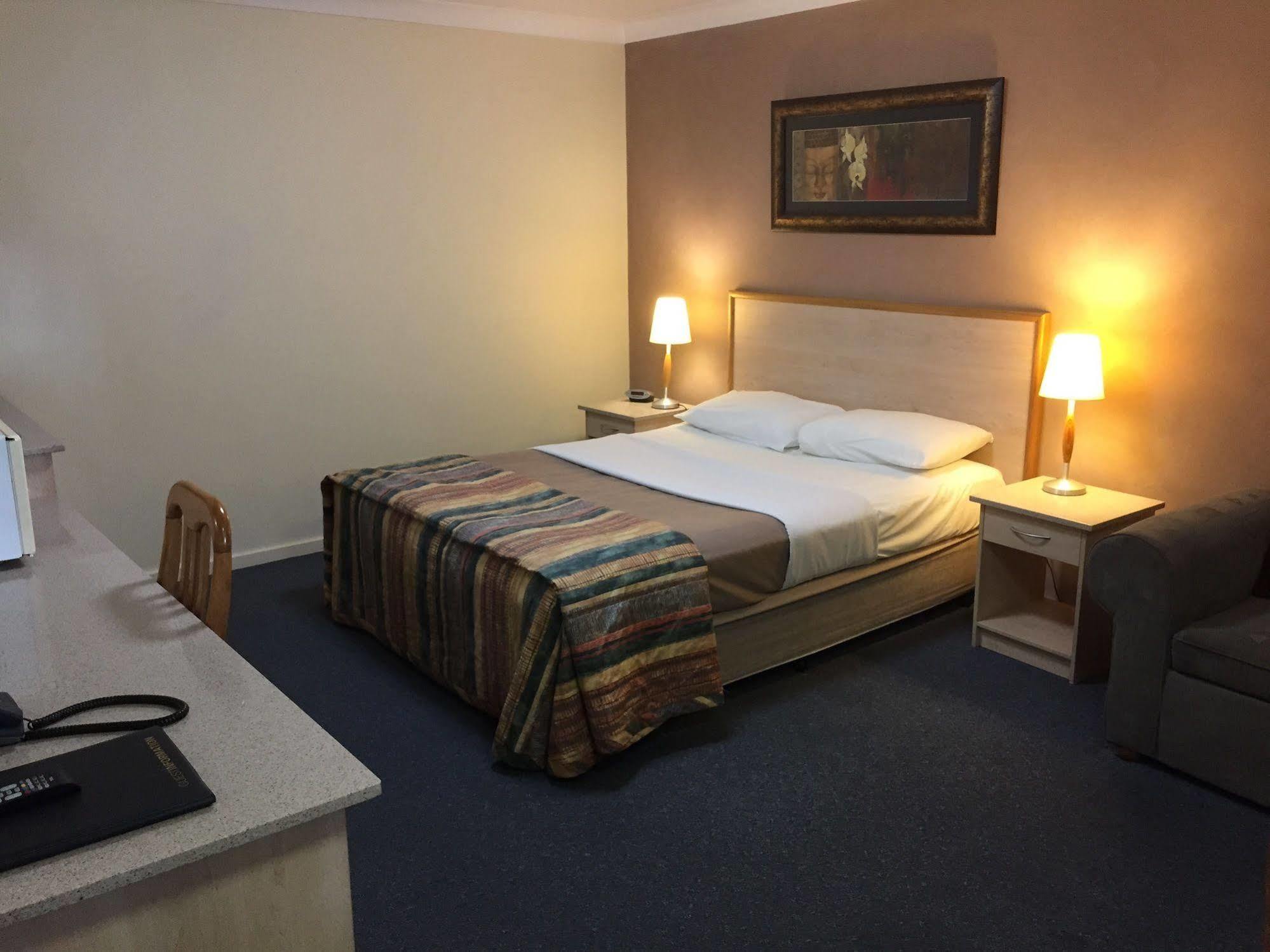 Golf Links Motel แทมเวิร์ธ ภายนอก รูปภาพ